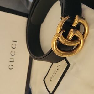 Gucci Leather Double G Buckle